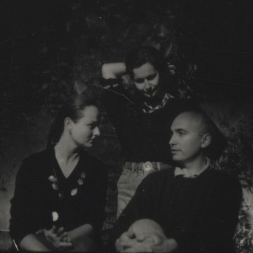 Joaquim Ruiz Millet con Ana Planella (centro)  y Paloma Canivet (H2O, 1991) Foto: Dona Ann McAdams