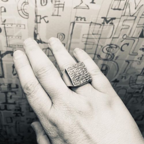 Anillo MANUSCRIPT