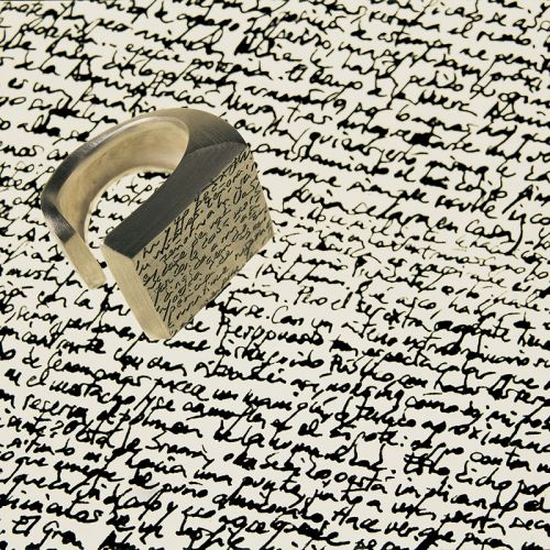 MANUSCRIPT Ring. Joaquim Ruiz Millet. Galeria H2O, BCN 2001, photo by Juan de la Cruz Megías