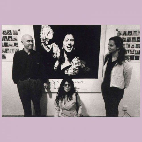 Joaquim Ruiz Millet 1999. Amb l'Ana Planella y Layla D'Angelo a la galeria H2O. Foto: Christian Maury
